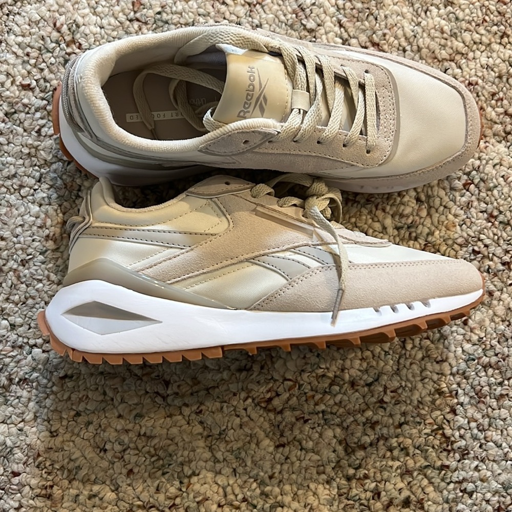 New Reebok shoes - Picture 2 of 4
